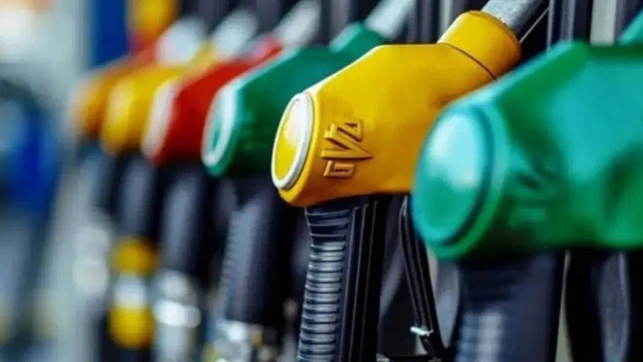 Benzine Dev Zam Yolda: Tarih Belli Oldu, Tabelalar Yine Değişiyor!