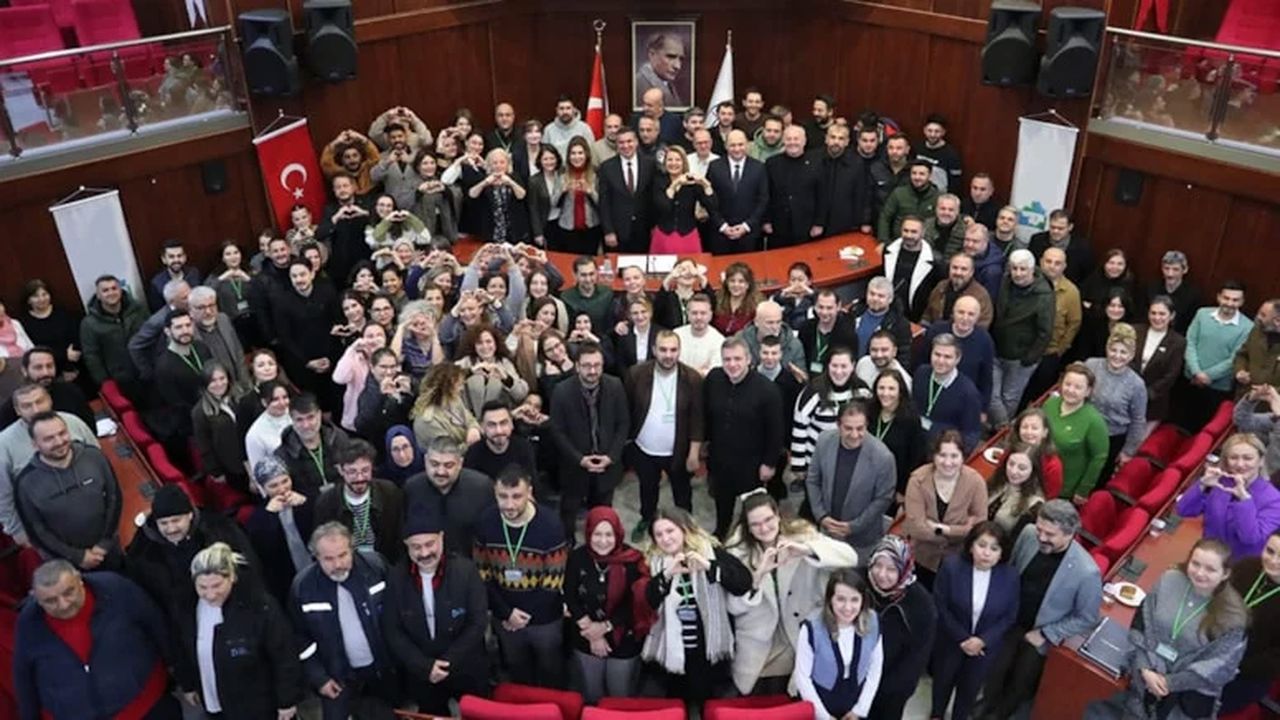 İmzalar atıldı, yüzler güldü: Belediye çalışanlarına 85 bin TL promosyon