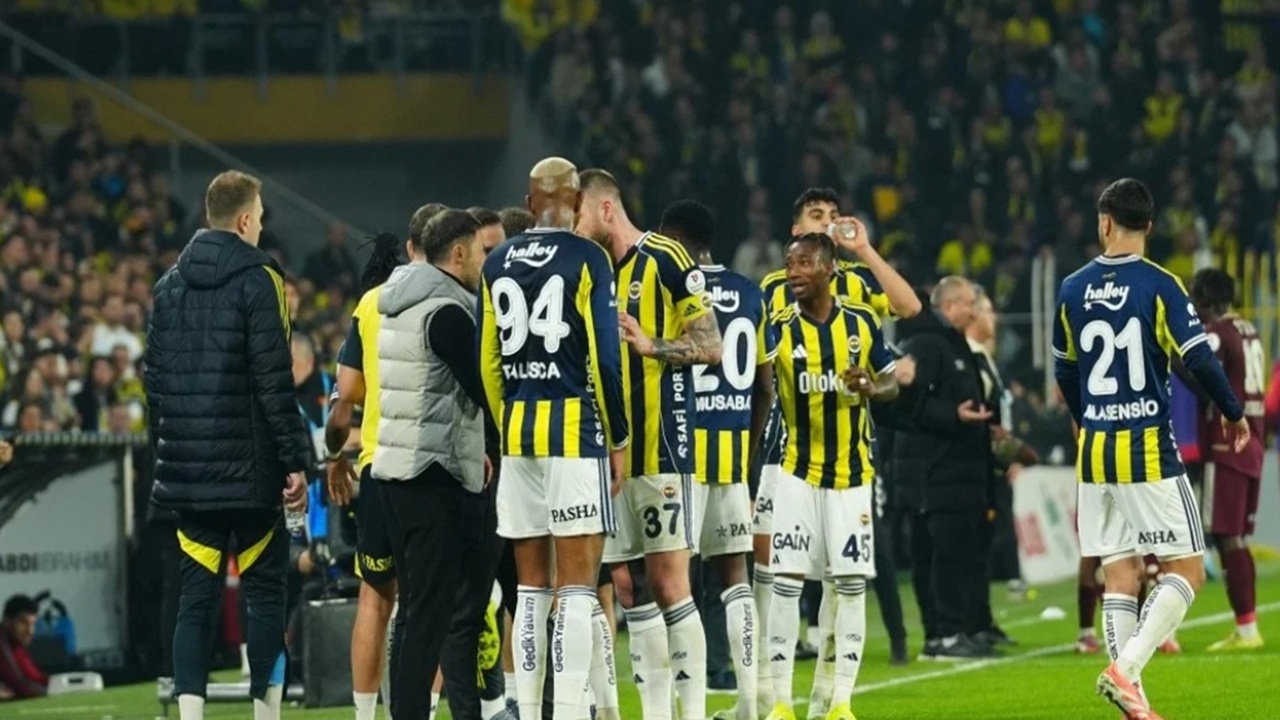 Fenerbahçe Zirve Yolunda Yara Aldı: İç Sahada 3. Kez Puan Kaybı!