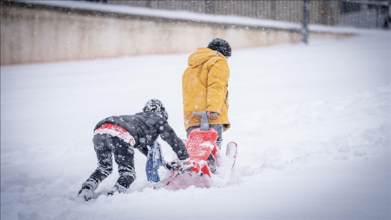 Okulların Açılmasına “Beyaz” Engel! Pazartesi Günü Bazı İllerde Kar Tatili Olabilir